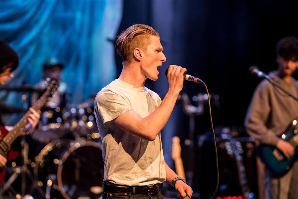 elever som spiller i band - Klikk for stort bilde