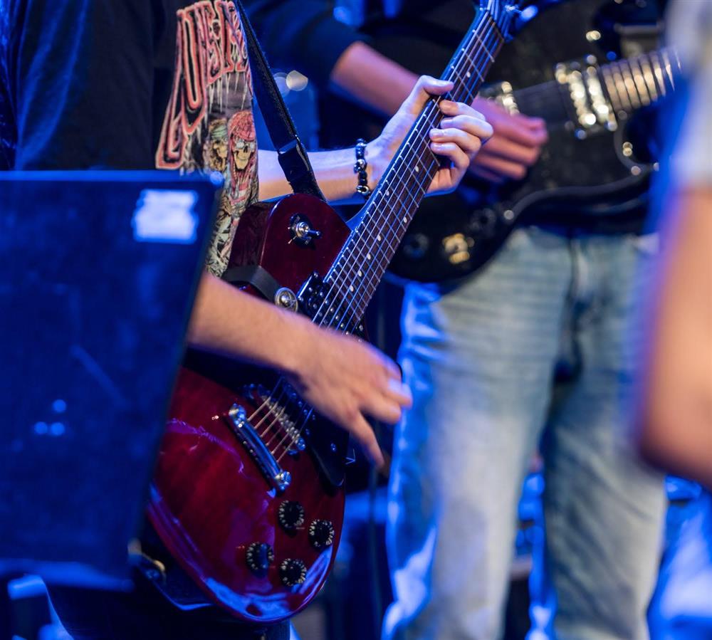 elever som spiller i band - Klikk for stort bilde