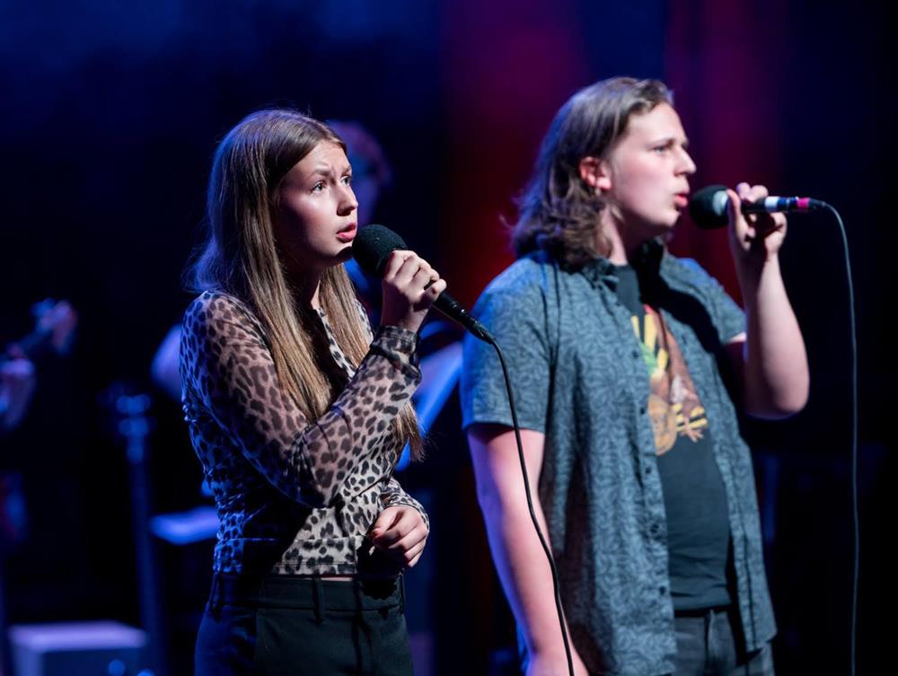 elever som spiller i band - Klikk for stort bilde