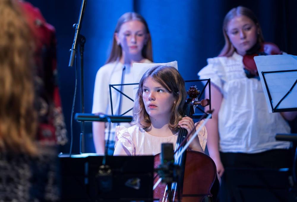 elever som spiller i band - Klikk for stort bilde