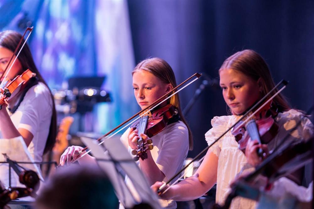 elever som spiller i band - Klikk for stort bilde